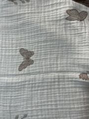 Bebek Kelebek Desenli 4 Kat Müslin Örtü 90*90